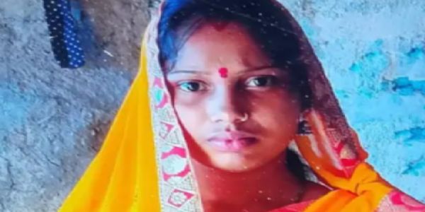 विवाहिता का शव पंखे से लटका मिला