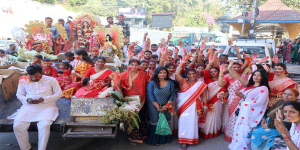 मंडी में धूमधाम से निकली दुर्गा शोभायात्रा, विसर्जन हुआ
