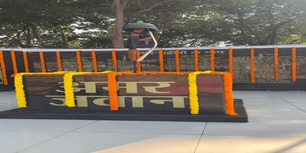 बलरामपुर में पुलिस स्मृति दिवस पर शहीदों को दी गई श्रद्धांजलि, परिजनों का किया सम्मान