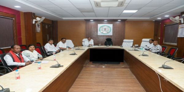 सूरजपुर में मतदाता सूची पुनरीक्षण को लेकर राजनीतिक दलों की बैठक, 12 नवंबर को प्रकाशित होगी प्रारूप सूची