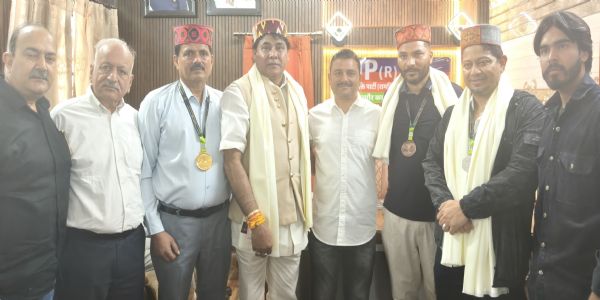 लोक जनशक्ति पार्टी ने सम्मानित किये राष्ट्रीय स्तर के सिरमौर के शूटर