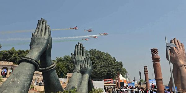 भारतीय वायु सेना की 94वीं वर्षगांठ के पर वाराणसी में ‘विंग्स ओवर गंगा’ एयर शो