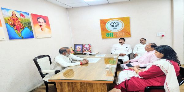 मंत्री नारायण सिंह कुशवाह ने सुनीं कार्यकर्ताओं की जनसमस्याएं, अधिकारियों को दिए त्वरित निराकरण के निर्देश