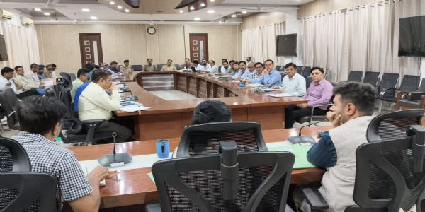 प्रदूषण नियंत्रण बोर्ड के क्षेत्रीय अधिकारी की कार्यशैली पर जिलाधिकारी खफा, लगाई फटकार