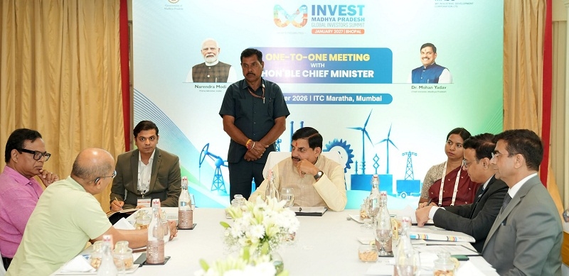 मप्र के मुख्यमंत्री मुंबई में सितारे यूनिवर्सिटी के फाउंडर डॉ. अमित सिंघल से वन-टू-वन चर्चा करते हुए मप्र के मुख्यमंत्री मुंबई में सितारे यूनिवर्सिटी के फाउंडर डॉ. अमित सिंघल से वन-टू-वन चर्चा करते हुए