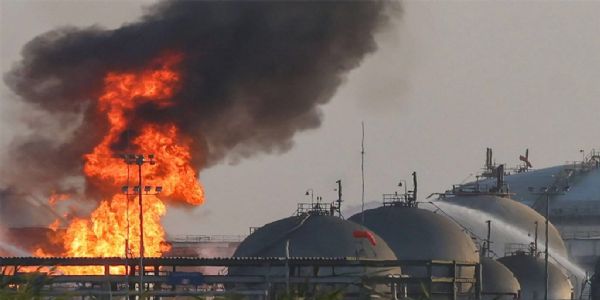 साउदी में ड्रोन का मलबा गिरने से रिफायनरी में आग लग गई साउदी में ड्रोन का मलबा गिरने से रिफायनरी में आग लग गई