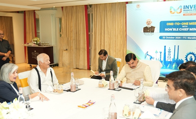 मप्र के मुख्यमंत्री मुंबई में पार्ले एग्रो प्राइवेट लिमिटेड के फाउंडर प्रकाश जयंतीलाल चौहान से वन-टू-वन चर्चा करते हुए मप्र के मुख्यमंत्री मुंबई में पार्ले एग्रो प्राइवेट लिमिटेड के फाउंडर प्रकाश जयंतीलाल चौहान से वन-टू-वन चर्चा करते हुए