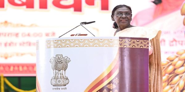 रायपुर में नुआखाई जुहार के अवसर पर आयोजित सेवा सम्मान पर्व एवं युवा प्रबोधन कार्यक्रम को संबोधित करतीं राष्ट्रपति श्रीमती द्रौपदी मुर्मु रायपुर में नुआखाई जुहार के अवसर पर आयोजित सेवा सम्मान पर्व एवं युवा प्रबोधन कार्यक्रम को संबोधित करतीं राष्ट्रपति श्रीमती द्रौपदी मुर्मु