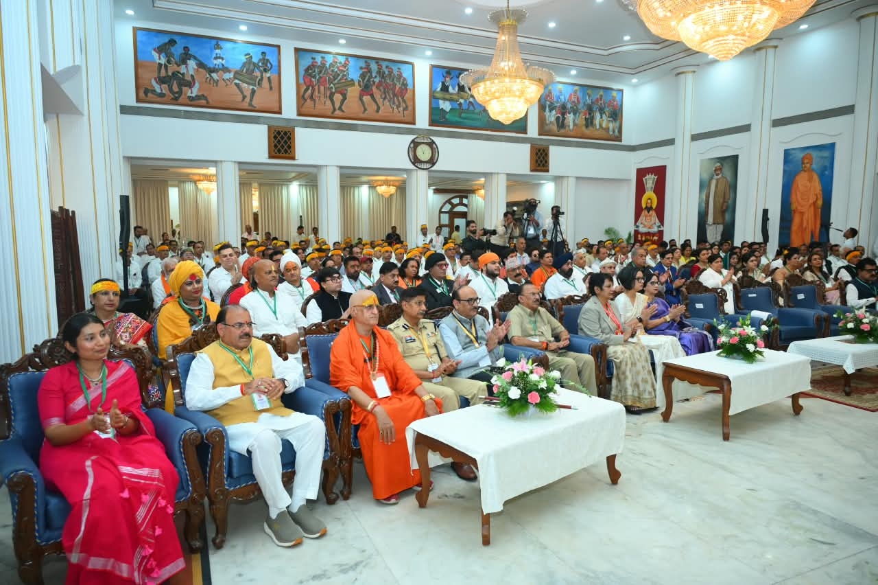 छग : राष्ट्रपति द्रौपदी मुर्मु ने हासी देवी के सम्मान में जारी किया 200 रुपये का स्मारक सिक्का छग : राष्ट्रपति द्रौपदी मुर्मु ने हासी देवी के सम्मान में जारी किया 200 रुपये का स्मारक सिक्का