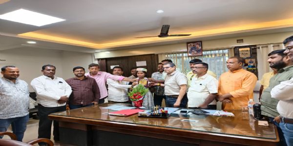 सबिता महतो बनी सहरसा नगर निगम क स्वच्छता ब्रांड एंबेसडर,नगर आयुक्त ने किया सम्मानित