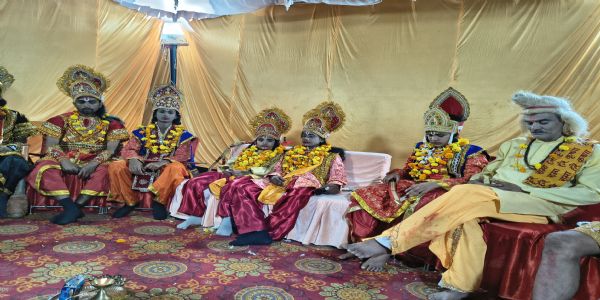 भगवान राम के राज्याभिषेक के साथ कस्बे की पुरानी रामलीला का हुआ समापन