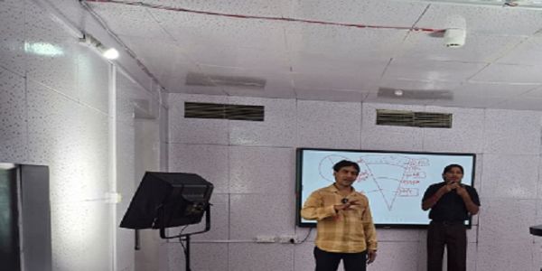 पहाड़ के गांवों से आईएएस बनने का सपना, दिव्यांग विद्यार्थियों को घर बैठे मिल रही कोचिंग
