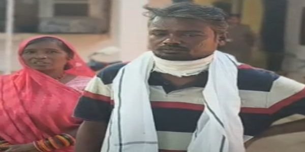 पत्नी से तलाक मांगने पर पति पर जानलेवा हमला, गले पर किए वार