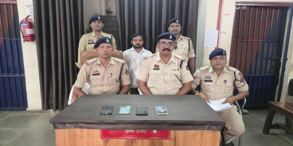 जांजगीर-चांपा में मोबाइल चोर गिरोह का पर्दाफाश, झारखंड से आकर बाजारों में करते थे चोरी