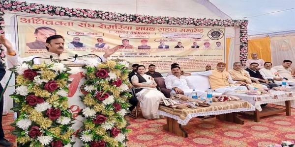 रीवाः उप मुख्यमंत्री शुक्ल ने अधिवक्ता संघ सेमरिया के पदाधिकारियों को दिलाई शपथ