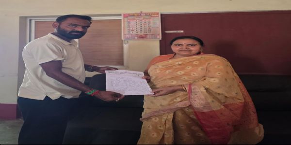 युवा कांग्रेस नेता ने महापौर को सौपा ज्ञापन