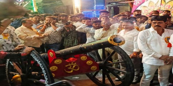 प्रयागराज के मुट्ठीगंज की रोशनी प्रतियोगिता देखने काे उमड़ा जनसैलाब, रंग-बिरंगी रोशनी से जगमगाईं सड़कें