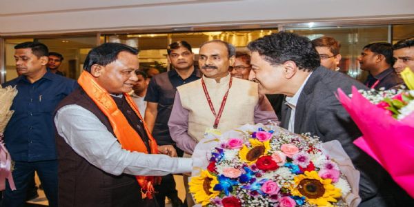 रसायन और पेट्रोकेमिकल क्षेत्र में निवेश की संभावनाएं तलाशने मुंबई पहुंचे ओडिशा के मुख्यमंत्री मोहन माझी