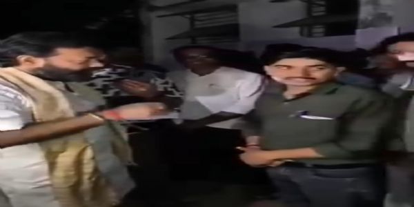 माेहबा : चरखारी विधायक ने पकड़ी सरकारी बीज की चोरी, गोदाम प्रभारी समेत दो पर मुकदमा