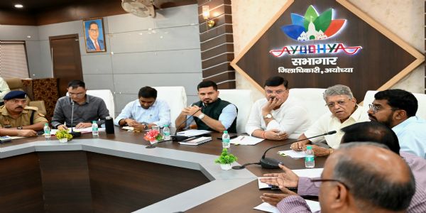 दीपोत्सव के सफल आयोजन में सभी की सहभागिता एवं सहयोग महत्वपूर्ण : जिलाधिकारी