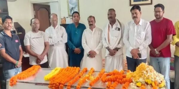 माया कर्मकार की अंत्येष्टि में शामिल हुए सभी दलों के नेता