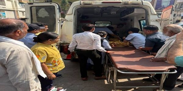 ग्वालियरः शीतला माता मंदिर हादसे में गंभीर रूप से घायल एक और मरीज को एयर एम्बूलेंस से एम्स में भर्ती कराया