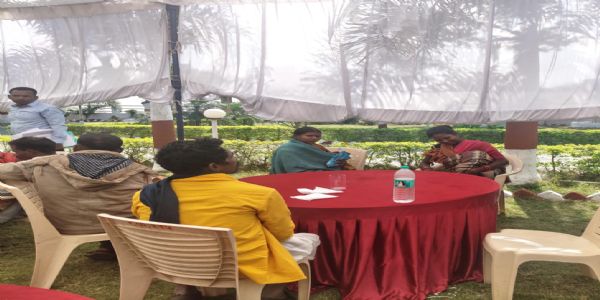 कभी था नक्सलियों का एरिया कमांडर, पत्नी के कहने पर छोड़ा हथियार; अब परिवार के साथ बिता रहा सामान्य जिंदगी