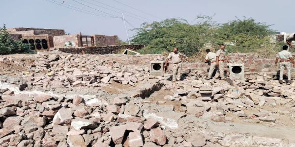 वन भूमि पर किया गया अतिक्रमण खुर्द बुर्द