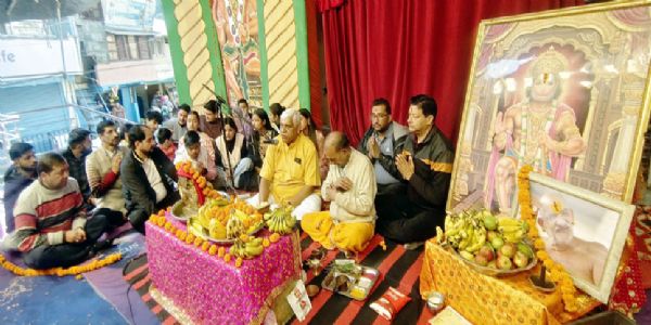 रामलीला महोत्सव संपन्न होने के बाद कलाकारों का तिलपात्र
