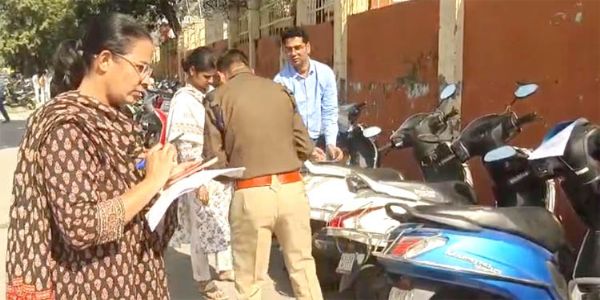 नाबालिगों के वाहन चलाने पर सख्ती, स्कूलों के आसपास परिवहन विभाग का छापा