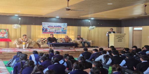 प्रतियोगी परीक्षाओं और व्यावसायिक शिक्षा की जानकारी, विद्यार्थियों को करियर मार्गदर्शन