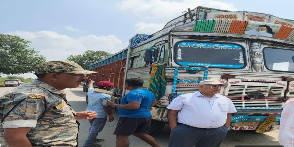 चतरा में 12 वाहनों से 68,650 रुपये वसूला गया जुर्माना