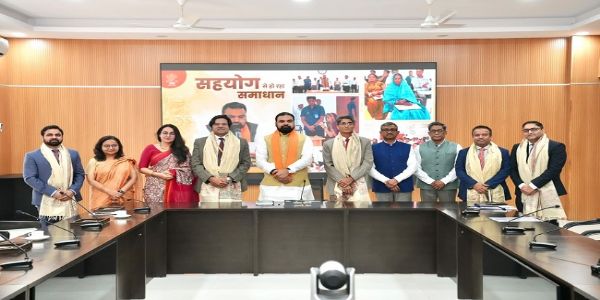 बिहार के लोगों से अपनी कर्मभूमि के साथ-साथ जन्मभूमि के विकास में भी योगदान देने की मुख्यमंत्री ने की अपील