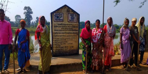 माटी में रोजगार- प्रतिदिन 300 रुपये की मजदूरी से श्रमिक परिवारों को मिला मजबूत आर्थिक आधार, पलायन पर लगी रोक