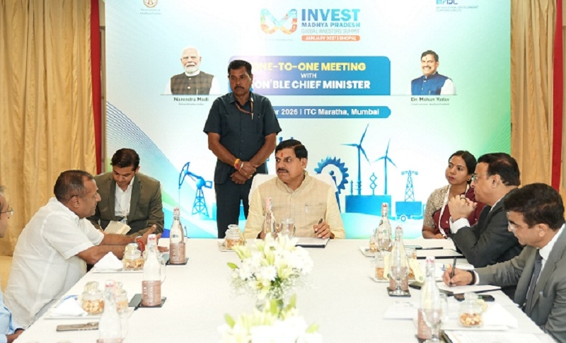 मप्र के मुख्यमंत्री मुंबई में मध्यभारत फ़ॉसफ़ेट प्राइवेट लिमिटेड के चेयरमैन पुनीत गोपीकृष्ण मखारिया से वन-टू-वन चर्चा करते हुए मप्र के मुख्यमंत्री मुंबई में मध्यभारत फ़ॉसफ़ेट प्राइवेट लिमिटेड के चेयरमैन पुनीत गोपीकृष्ण मखारिया से वन-टू-वन चर्चा करते हुए