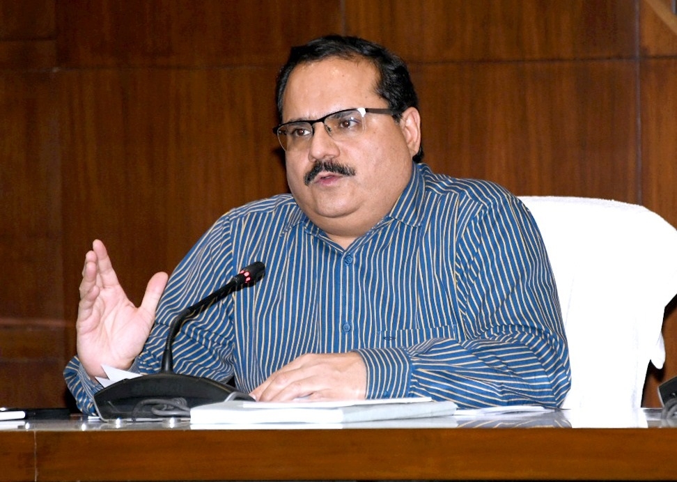 मुख्य निर्वाचन अधिकारी नवदीप रिणवा