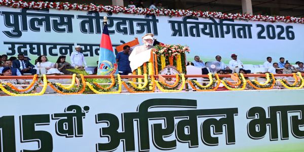 राज्यपाल कार्यक्रम को संबोधित करते हुए राज्यपाल कार्यक्रम को संबोधित करते हुए