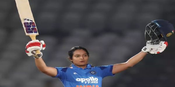 शतक पूरा करने के बाद जश्न मनाती प्रतिका