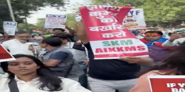 सीईसी के खिलाफ मार्च का दृष्य सीईसी के खिलाफ मार्च का दृष्य