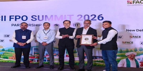 सीआईआई एफपीओ शिखर सम्मेलन 2026 में कंपनी के सीईओ सम्मान प्राप्त करते हुए सीआईआई एफपीओ शिखर सम्मेलन 2026 में कंपनी के सीईओ सम्मान प्राप्त करते हुए