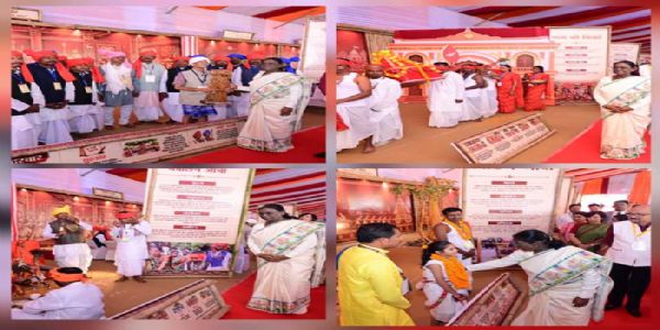 राष्ट्रपति श्रीमती द्रौपदी मुर्मु ने बस्तर दशहरा प्रदर्शनी का किया अवलोकन राष्ट्रपति श्रीमती द्रौपदी मुर्मु ने बस्तर दशहरा प्रदर्शनी का किया अवलोकन