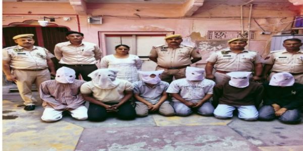 कार रोककर मारपीट कर सोने की चेन और चांदी का ब्रेसलेट लूटने वाले छह बदमाश गिरफ्तार