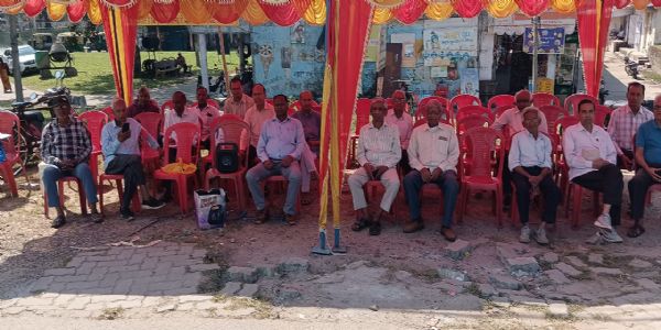 एचईसी की समस्याओं को लेकर वरिष्ठ नागरिकों ने दिया धरना