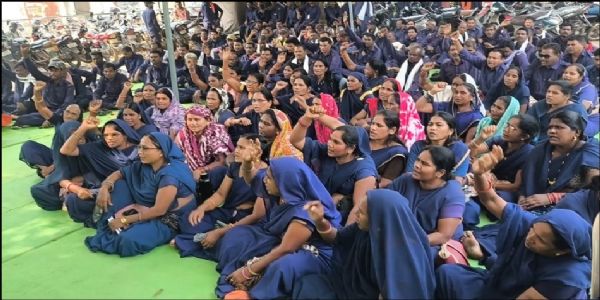 चार सूत्री मांगों को लेकर कोटवारों का धरना-प्रदर्शन