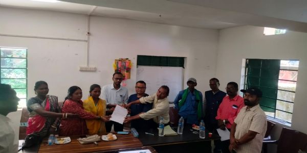 मानकी-मुंडा भवन को मिले 100 कुर्सी समेत कार्यालय के सात फर्नीचर