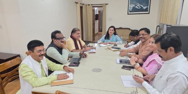 उत्तराखंड चुनाव की तैयारी में जुटी भाजपा, सरकार की उपलब्धियां घर-घर पहुंचाने की रणनीति