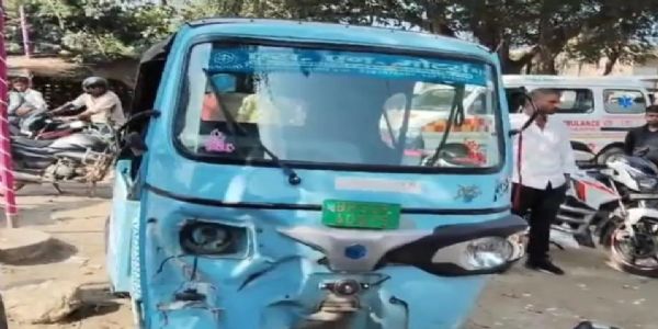 निर्मली बाजार में कार और ऑटो की टक्कर, बाइक सवार समेत पांच घायल