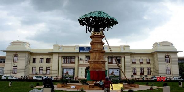 बिहार एमएलसी चुनाव: बिहार विधानपरिषद की 08 सीटों पर मतदान जारी