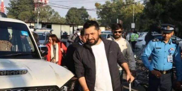नेपाल के नेता लामिछाने परिवार के साथ बनबसा सीमा से भारत पहुंचे