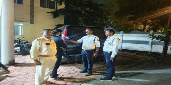 राजगढ़ःसड़क पर लहराती स्कॉर्पियो रोकी, नशे में मिला चालक